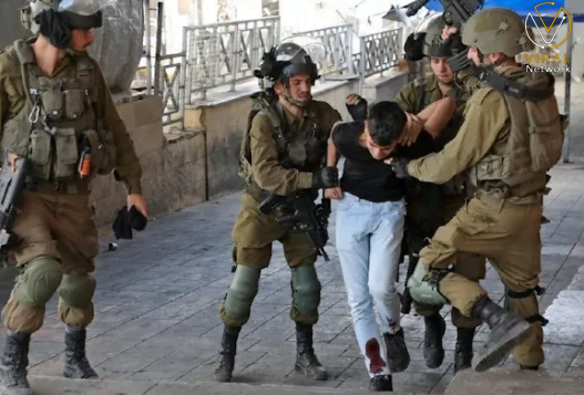 عمليات اعتقال ونهب للممتلكات في بيت أمر على يد قوات الاحتلال