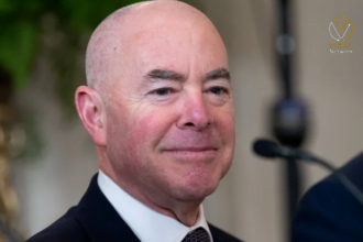 فضيحة تطال وزير الهجرة الأمريكي وبايدن يدين 'اللعبة' السياسية