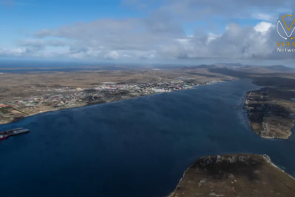 كاميرون يتفقد المناطق المتنازع عليها مع الأرجنتين في أرخبيلا