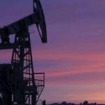 توقف ارتفاع أسعار النفط بفعل زيادة المخزونات الأمريكية