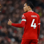 لماذا يمتنع فان دايك عن وضع اسم العائلة على قميصه؟