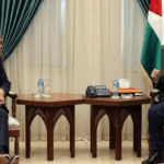 جلسة مباحثات بين الرئيس عباس والمسؤول الرئيسي في اونروا