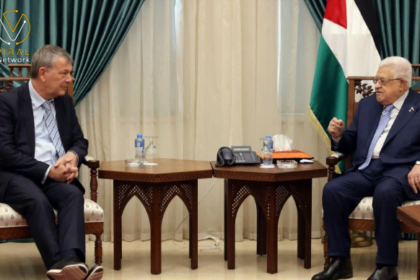جلسة مباحثات بين الرئيس عباس والمسؤول الرئيسي في اونروا