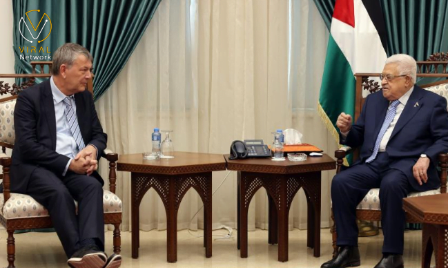 جلسة مباحثات بين الرئيس عباس والمسؤول الرئيسي في اونروا