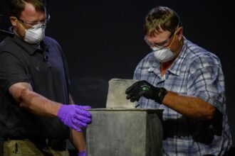 كبسولة زمنية عمرها 100 عام