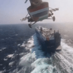 سفينة قرب اليمن تغير اتجاهها بناءً على توجيهات السلطات المحلية