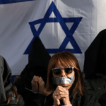 عائلات الأسرى الإسرائيليين تتلقى علامة حياة من حماس