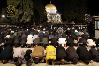 عشرات الآلاف يؤدون الصلاة في الأقصى وسط إجراءات أمنية صارمة