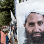 زعيم طالبان يؤدي صلاة عيد الفطر