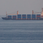 الحوثيون يستهدفون سفناً في مضيق باب المندب ومواقع حيوية في إيلات