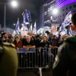 عائلات الأسرى الإسرائيليين تنتقد حكومة نتنياهو بسبب فشلها في إطلاق سراح أبنائها