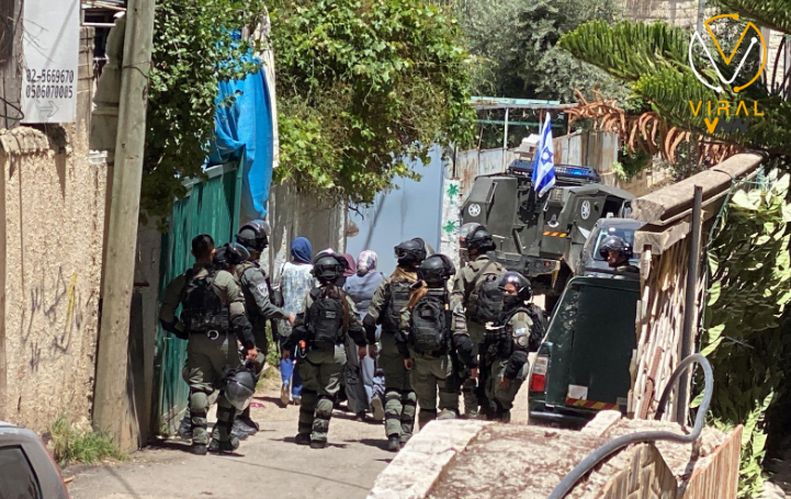 استهداف منزل الشهيد فادي جمجوم بتفجير في مخيم شعفاط