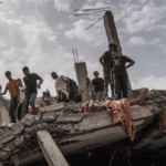 استشهاد طبيبين وسط غزة جراء قصف إسرائيلي