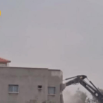 عملية هدم منازل في بلدة عزون بواسطة الاحتلال