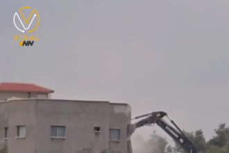 عملية هدم منازل في بلدة عزون بواسطة الاحتلال