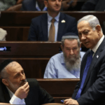 شريك نتنياهو الأكبر يؤكد دعمه لاتفاق تبادل الرهائن