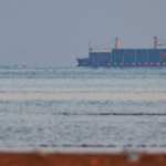 استهداف سفينة شحن قبالة السواحل اليمنية