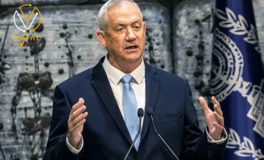 باقة زهور ورسالة غريبة تصل إلى مكتب غانتس