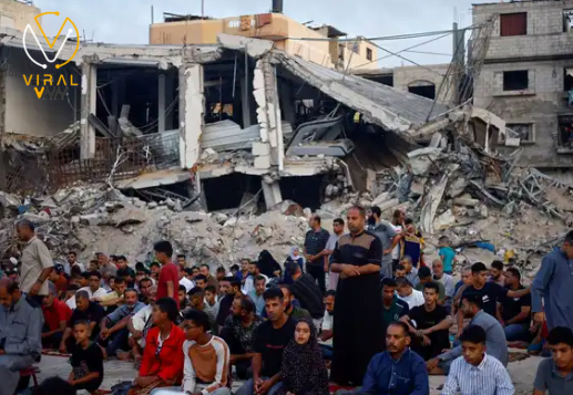 أهالي غزة يؤدون صلاة العيد رغم دمار منازلهم