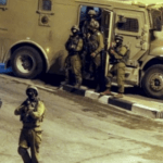 اشتباكات واعتقالات برام الله بعد اقتحامات متعددة وإصابة شاب