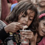 تزايد حالات التسمم بين سكان غزة نتيجة لتلوث الأطعمة