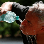 خطر تناول المياه المعبأة في الحرارة