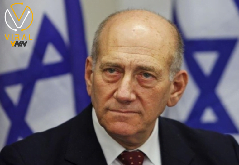 أولمرت ينتقد نتنياهو ويدعو إلى إقالته بتهمة الخيانة