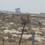 مستوطنون ينشؤون برجًا في أراضي مسافر يطا