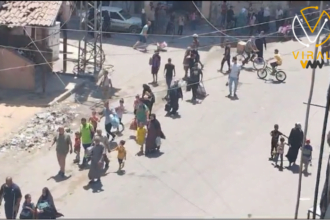 القصف يجبر آلاف السكان على مغادرة حي الشجاعية