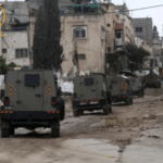 الاحتلال يتواصل في استهداف مخيم نور شمس ويفجر منزلا