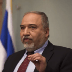 ليبرمان يطالب باستخدام السلاح النووي ضد إيران