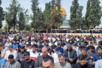 الأقصى يشهد حضور 35 ألف مصلي في صلاة الجمعة