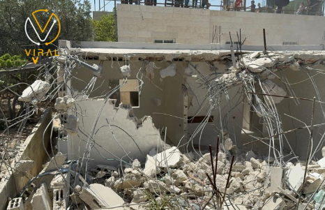 عائلة مقدسية تضطر لهدم منزلها بيدها تحت تهديد الاحتلال