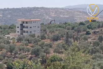 قوات الاحتلال تواصل تجريف أراضي المواطنين في اسكاكا