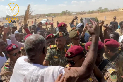 البرهان في جولة تفقدية للمناطق السودانية التي ضربتها الفيضانات