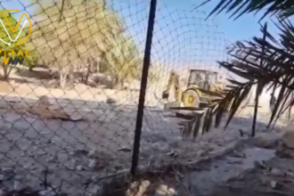 استمرار أعمال الحفر الاستيطانية بجوار مدرسة عرب الكعابنة الأساسية