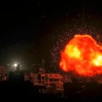 الاحتلال يقصف منزلاً في دير البلح