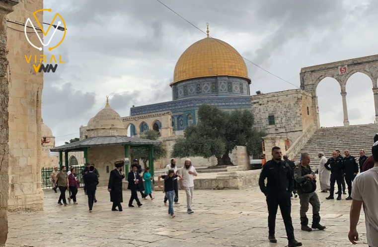 أعداد كبيرة من المتطرفين تقتحم المسجد الأقصى