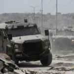 قوات الاحتلال تداهم طولكرم وتفرض حصارًا على مستشفى المدينة