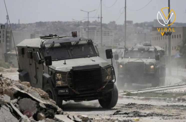 قوات الاحتلال تداهم طولكرم وتفرض حصارًا على مستشفى المدينة