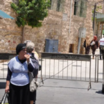 الاحتلال يستمر في منع أذان الفجر من المسجد الإبراهيمي