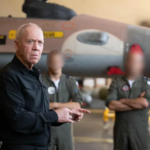 غالانت يتفقد القوات العسكرية تمهيداً لاجتياح لبنان