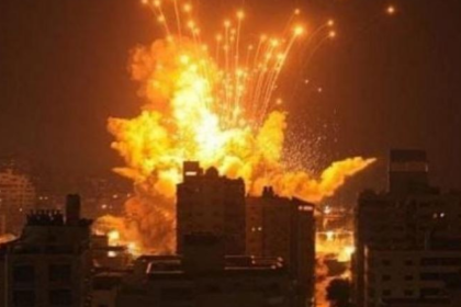 قصف جوي أمريكي بريطاني يضرب مطار الحديدة ومنطقة الكثيب في اليمن