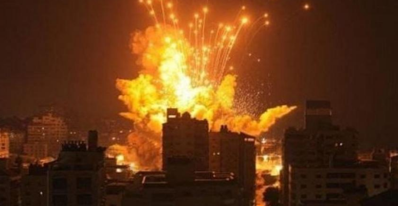 قصف جوي أمريكي بريطاني يضرب مطار الحديدة ومنطقة الكثيب في اليمن