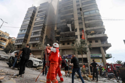 غارة إسرائيلية تؤدي لاستشهاد 10 رجال إطفاء في جنوب لبنان