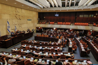 الكنيست تعتمد قانونين للحد من أنشطة وكالة الأونروا