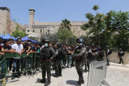 الاحتلال يمنع الوصول الى الحرم الإبراهيمي لمدة 4 أيام