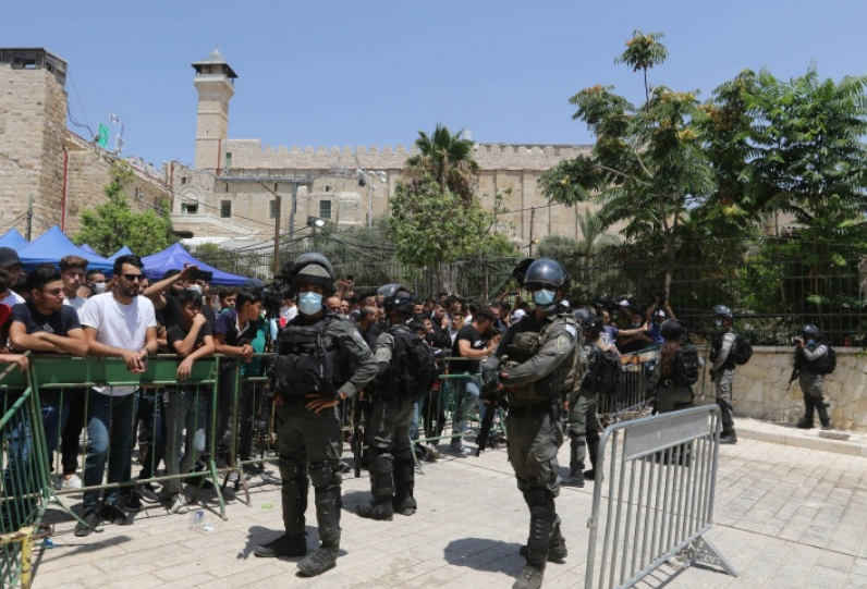 الاحتلال يمنع الوصول الى الحرم الإبراهيمي لمدة 4 أيام