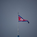 كوريا الشمالية تدمر أجزاء من الطرق المتصلة بالجنوب