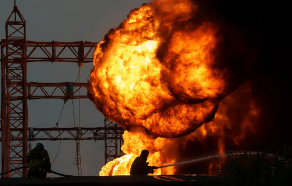 أوكرانيا تضرب موسكو وروسيا ترد في مسقط رأس زيلينسكي